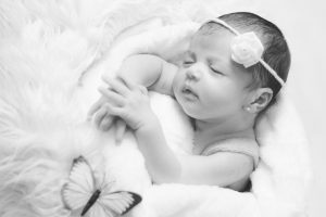 Vestiti battesimo bimba: idee e consigli per un baby look da cerimonia
